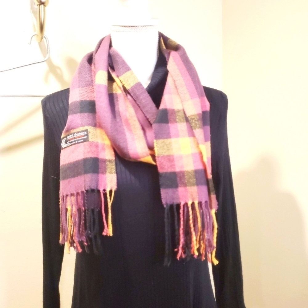 100% Cashmere Italian Design Pink plaid  Fringe scarf